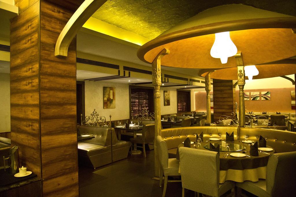 The Rajshahi Palace Hotel Indore Eksteriør billede