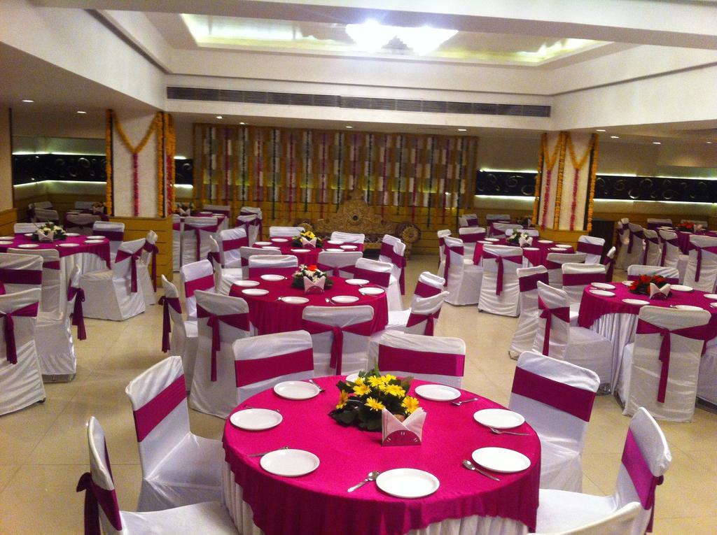 The Rajshahi Palace Hotel Indore Eksteriør billede