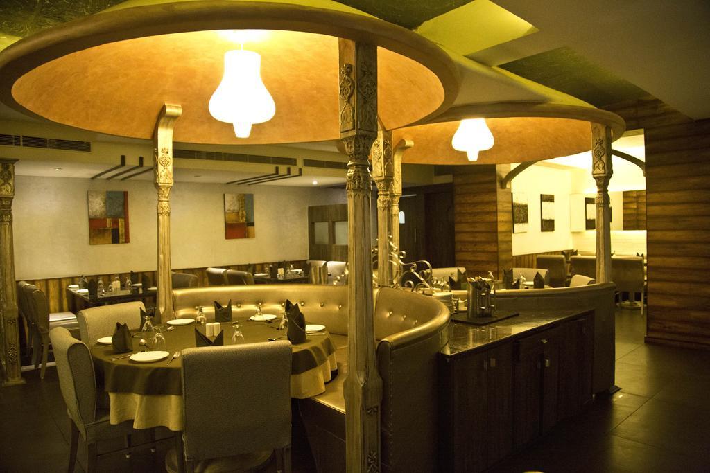The Rajshahi Palace Hotel Indore Eksteriør billede