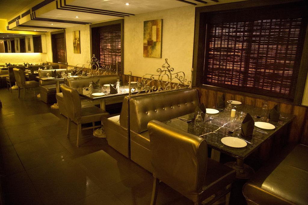 The Rajshahi Palace Hotel Indore Eksteriør billede